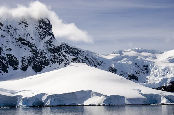 Antarctica - Fairytale landscape in a sunny day — Stock Photo, Image