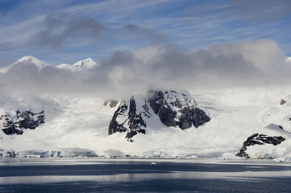 Antarktida - pohádková krajina v slunečný den — Stock fotografie