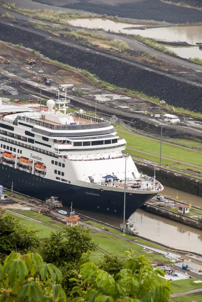 Cruise ship in Panama Canal — Stock Photo, Image