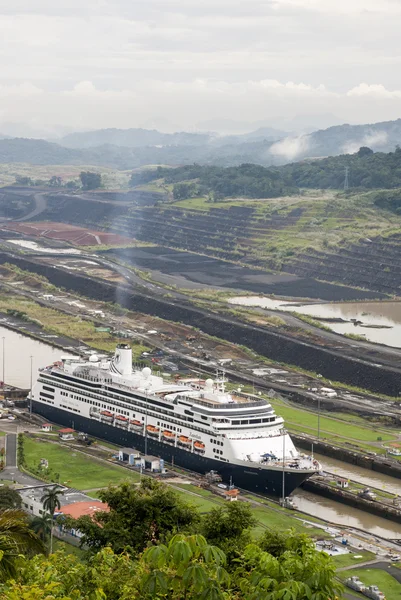 Cruise ship in Panama Canal — Stock Photo, Image