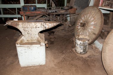 Eski bir sepeti fabrika içinde - Kosta Rika