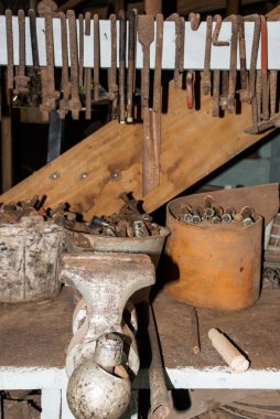 Eski bir sepeti fabrika içinde - Kosta Rika