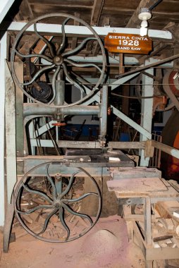 Eski bir sepeti fabrika içinde - Kosta Rika