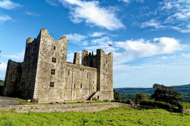 Bolton Şatosu, 14. yüzyıldan kalma bir kale. Bolton Köyü, Wensleydale, Yorkshire Dales, Birleşik Krallık