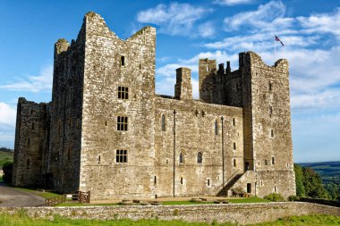 Bolton Şatosu, 14. yüzyıldan kalma bir kale. Bolton Köyü, Wensleydale, Yorkshire Dales, Birleşik Krallık