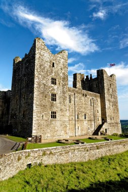 Bolton Şatosu, 14. yüzyıldan kalma bir kale. Bolton Köyü, Wensleydale, Yorkshire Dales, Birleşik Krallık