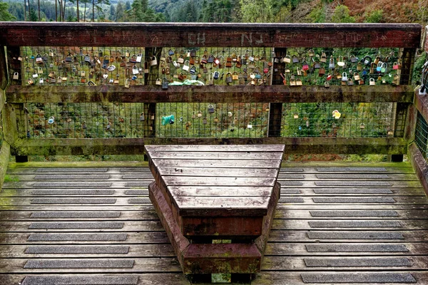 Candados Bloqueo Amor Una Plataforma Observación Sobre Una Cascada Parque — Foto de Stock