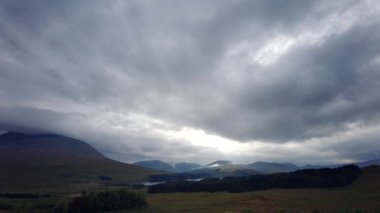 İskoçya manzara güzelliği Loch Tulla bakış açısı, Central Highlands, Argyll and Bute, İskoçya, Birleşik Krallık - 15 Eylül 2020
