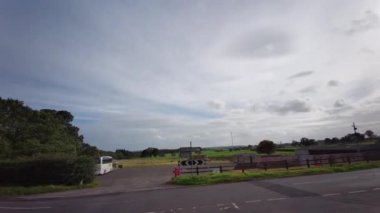 A68, İngiltere 'de Darlington' dan Edinburgh 'daki A720' ye kadar uzanan büyük bir yoldur. A68 yolunda araba kullanmak - Northumberland - İngiltere - 18 Eylül 2020