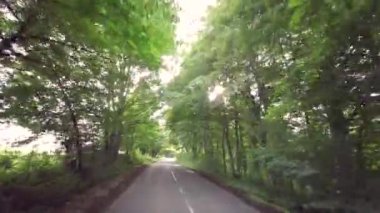 A68, İngiltere 'de Darlington' dan Edinburgh 'daki A720' ye kadar uzanan büyük bir yoldur. A68 yolunda araba kullanmak - Northumberland - İngiltere - 18 Eylül 2020