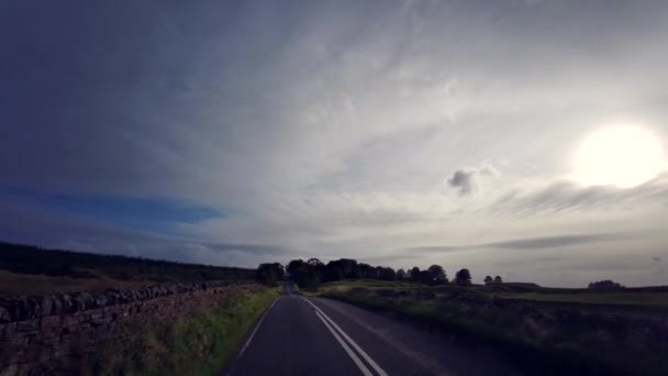A68是英国的一条主要公路 从英格兰的达林顿到爱丁堡的A720 在联合王国诺森伯兰A68公路上开车 2020年9月18日 — 图库视频影像