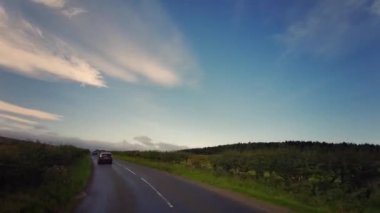 A68, İngiltere 'de Darlington' dan Edinburgh 'daki A720' ye kadar uzanan büyük bir yoldur. A68 yolunda araba kullanmak - Northumberland - İngiltere - 18 Eylül 2020