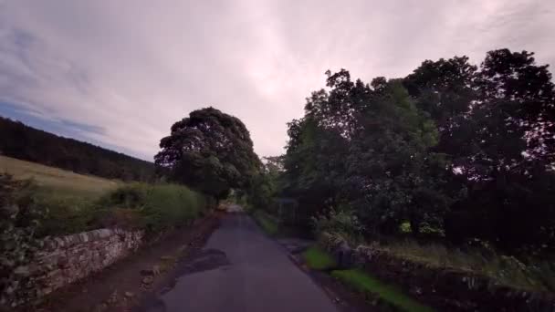 A68号線はイギリスの主要道路であり イングランドのダーリントンからエディンバラのA720号線まで走っている A68道路を走行 ノーサンバーランド イギリス 2020年9月18日 — ストック動画