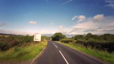 A68, İngiltere 'de Darlington' dan Edinburgh 'daki A720' ye kadar uzanan büyük bir yoldur. A68 yolunda araba kullanmak - Northumberland - İngiltere - 18 Eylül 2020