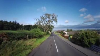 A68, İngiltere 'de Darlington' dan Edinburgh 'daki A720' ye kadar uzanan büyük bir yoldur. A68 yolunda araba kullanmak - Northumberland - İngiltere - 18 Eylül 2020