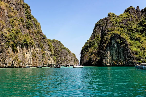 在安达曼海的Koh Hong泻湖和泰国Krabi省Tharn Bok Khorani公园游船 2020年1月24日 — 图库照片