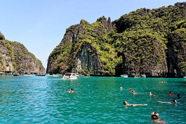 在安达曼海的Koh Hong泻湖和泰国Krabi省Tharn Bok Khorani公园游船 2020年1月24日 — 图库照片