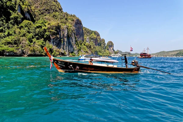 Koh Phak Bia島 香港島の後ろに位置する小さな島 透き通った海の水 快適で日陰の雰囲気に恵まれています 2020年1月24日 — ストック写真