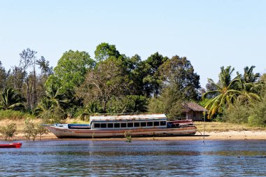 Klong Heng iskelesi, NopPharat Thara limanı, Hat NopPharat Thara, Krabi bölgesi, Tayland - 25 Ocak 2020