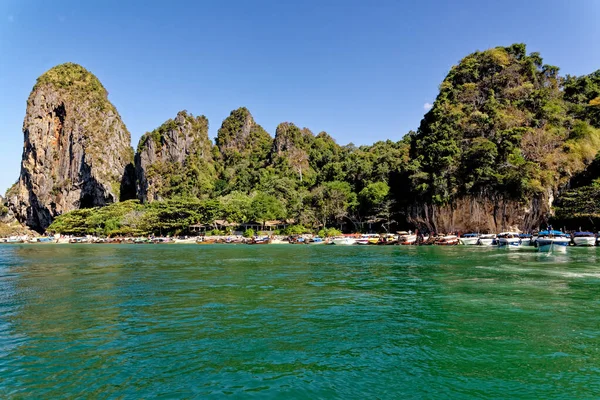 Praia Phra Nang Railay Província Krabi Tailândia Barcos Cauda Longa — Fotografia de Stock