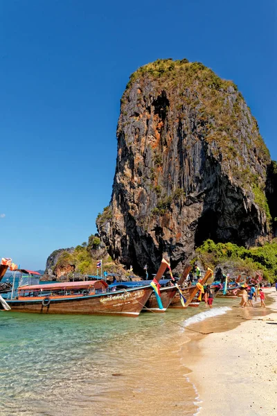 Barcos Cauda Longa Praia Phra Nang Railay Província Krabi Tailândia — Fotografia de Stock