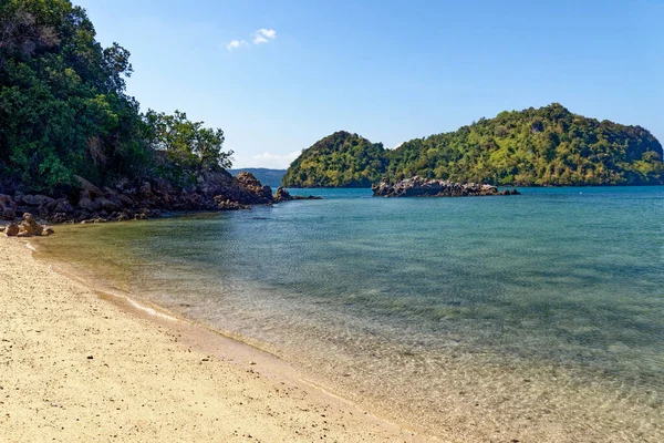 Koh Phak Bia Adası Hong Adası Nın Arkasındaki Küçük Ada — Stok fotoğraf