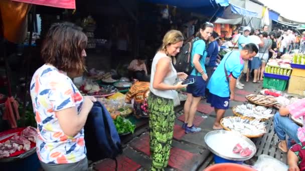 Maeklong Thaiföld 2020 Január Ázsia Egyik Leghíresebb Piaca Maeklong Vasúti — Stock videók