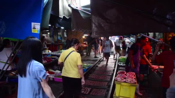 Maeklong Thaiföld 2020 Január Ázsia Egyik Leghíresebb Piaca Maeklong Vasúti — Stock videók