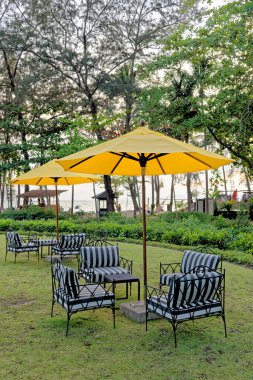 Masa ve sandalyeler hemen yanında, Krabi, Tayland - seyahat yeri