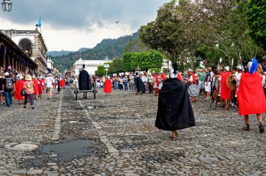 UNESCO Dünya Mirası Alanı Antigua, Guatemala 'da Kutsal Cuma Geçit Töreni (Semana Noel Baba) - 22 Nisan 2011