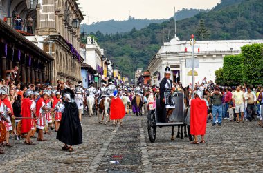 UNESCO Dünya Mirası Alanı Antigua, Guatemala 'da Kutsal Cuma Geçit Töreni (Semana Noel Baba) - 22 Nisan 2011