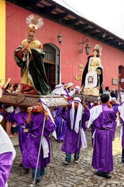 UNESCO Dünya Mirası Alanı Antigua, Guatemala 'da Kutsal Cuma Geçit Töreni (Semana Noel Baba) - 22 Nisan 2011