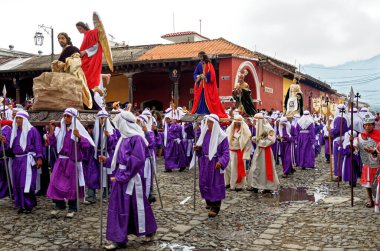 UNESCO Dünya Mirası Alanı Antigua, Guatemala 'da Kutsal Cuma Geçit Töreni (Semana Noel Baba) - 22 Nisan 2011