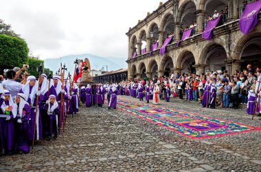 UNESCO Dünya Mirası Alanı Antigua, Guatemala 'da Kutsal Cuma Geçit Töreni (Semana Noel Baba) - 22 Nisan 2011