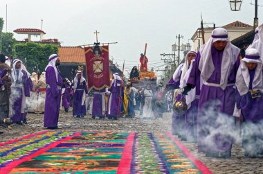 UNESCO Dünya Mirası Alanı Antigua, Guatemala 'da Kutsal Cuma Geçit Töreni (Semana Noel Baba) - 22 Nisan 2011