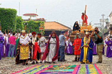 UNESCO Dünya Mirası Alanı Antigua, Guatemala 'da Kutsal Cuma Geçit Töreni (Semana Noel Baba) - 22 Nisan 2011