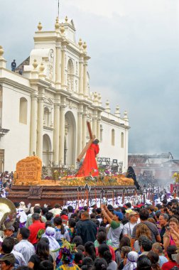UNESCO Dünya Mirası Alanı Antigua, Guatemala 'da Kutsal Cuma Geçit Töreni (Semana Noel Baba) - 22 Nisan 2011