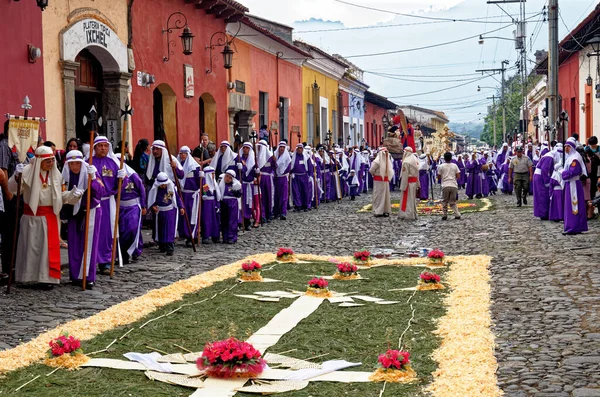UNESCO Dünya Mirası Alanı Antigua, Guatemala 'da Kutsal Cuma Geçit Töreni (Semana Noel Baba) - 22 Nisan 2011