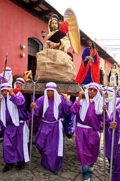 UNESCO Dünya Mirası Alanı Antigua, Guatemala 'da Kutsal Cuma Geçit Töreni (Semana Noel Baba) - 22 Nisan 2011