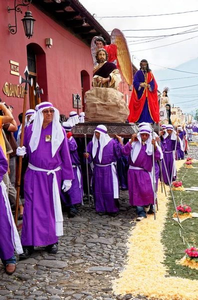 UNESCO Dünya Mirası Alanı Antigua, Guatemala 'da Kutsal Cuma Geçit Töreni (Semana Noel Baba) - 22 Nisan 2011