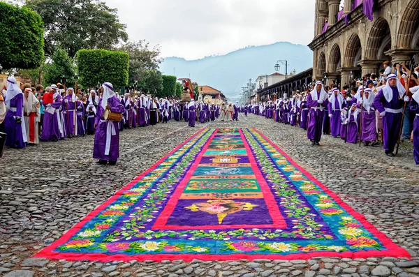 UNESCO Dünya Mirası Alanı Antigua, Guatemala 'da Kutsal Cuma Geçit Töreni (Semana Noel Baba) - 22 Nisan 2011