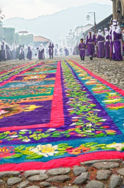 Kutsal Cuma alayı için Talaş halısı Antigua, Guatemala, Orta Amerika 'da - 22 Nisan 2011