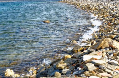 Delos Adası 'ndaki taş plajı - Kiklad Ege Denizi - Yunanistan - Avrupa