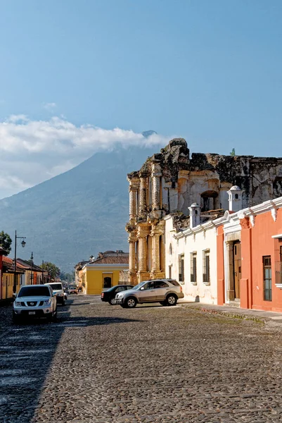 Πρωινή Σκηνή Στο Δρόμο Στη Γραφική Κεντρική Πόλη Αντίγκουα Γουατεμάλα — Φωτογραφία Αρχείου