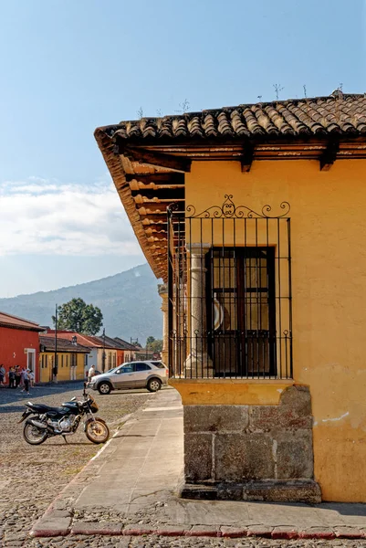 Πρωινή Σκηνή Στο Δρόμο Στη Γραφική Κεντρική Πόλη Αντίγκουα Γουατεμάλα — Φωτογραφία Αρχείου