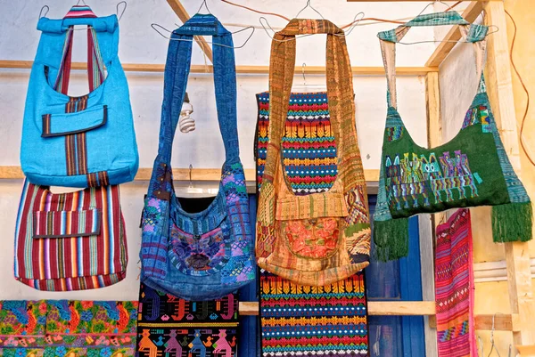 Doek Tassen Souvenirs Display Ambachtelijke Markt Antigua Guatemala — Stockfoto