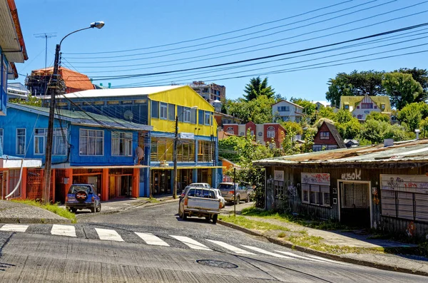 Vista Pequeña Calle Ciudad Con Coloridas Casas Pintura Ciudad Castro — Foto de Stock