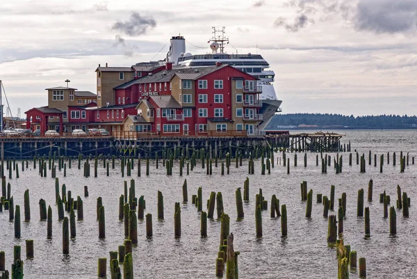 Holland America Cruise Ship Zaandam Cannery Pier Hotel Spa Astoria — Stock Photo, Image