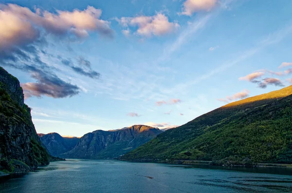 Paisaje Escénico Tranquilo Aurlandsfjord Flam Noruega Destino Viaje Norte Europa —  Fotos de Stock