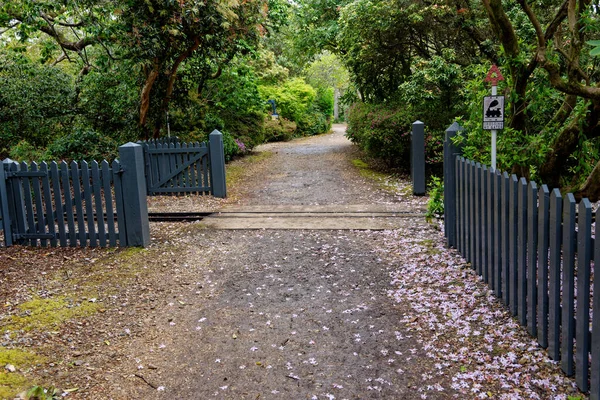 英国汉普郡的埃斯伯里花园铁路 全长1 25英里 环绕这些壮观花园的北部 — 图库照片